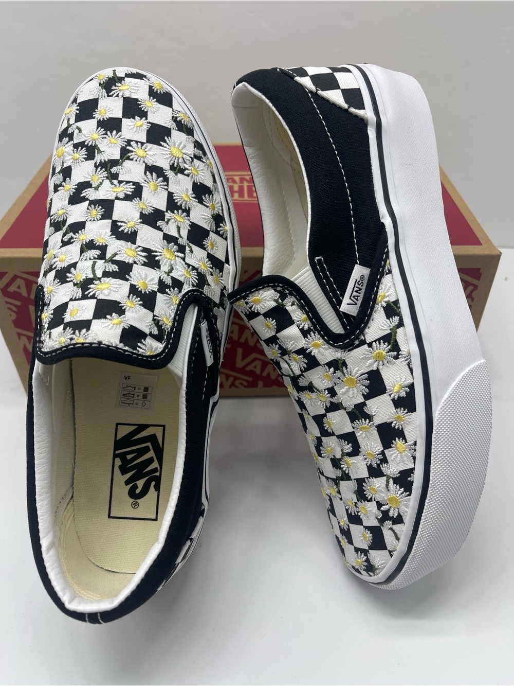Vans Classic Slip-On Platform FLORAL CHECKERBOARD BLACK/WHY
VN000EA9BA2 Sneakers - Picture 14 of 16